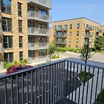 Spacious Room 30 Minutes To Central London