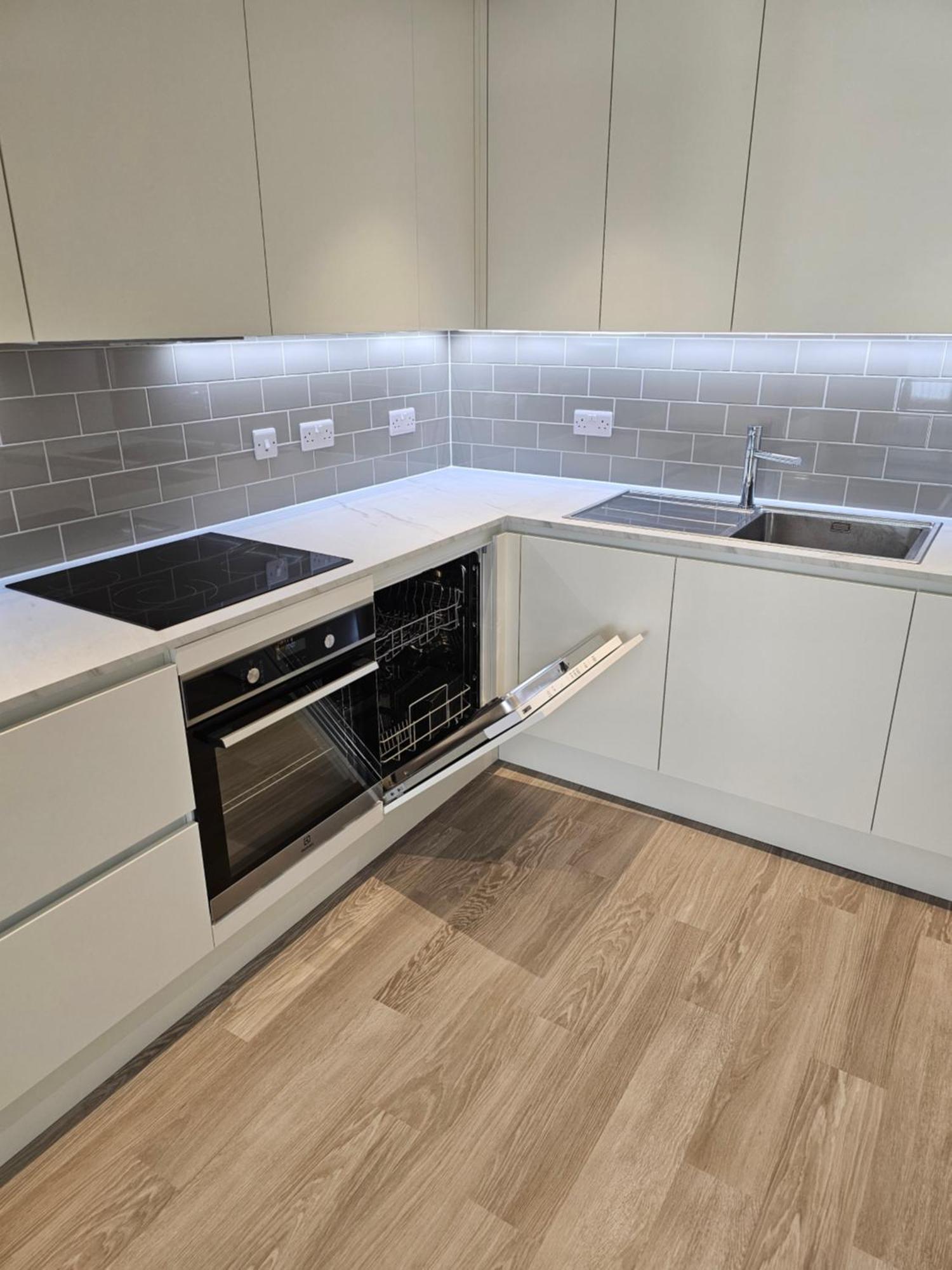 Spacious 30 Minutes To London Apartment