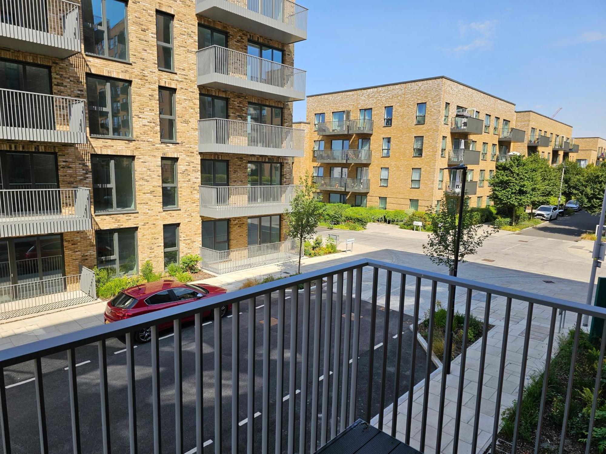 Spacious 30 Minutes To London * Southall